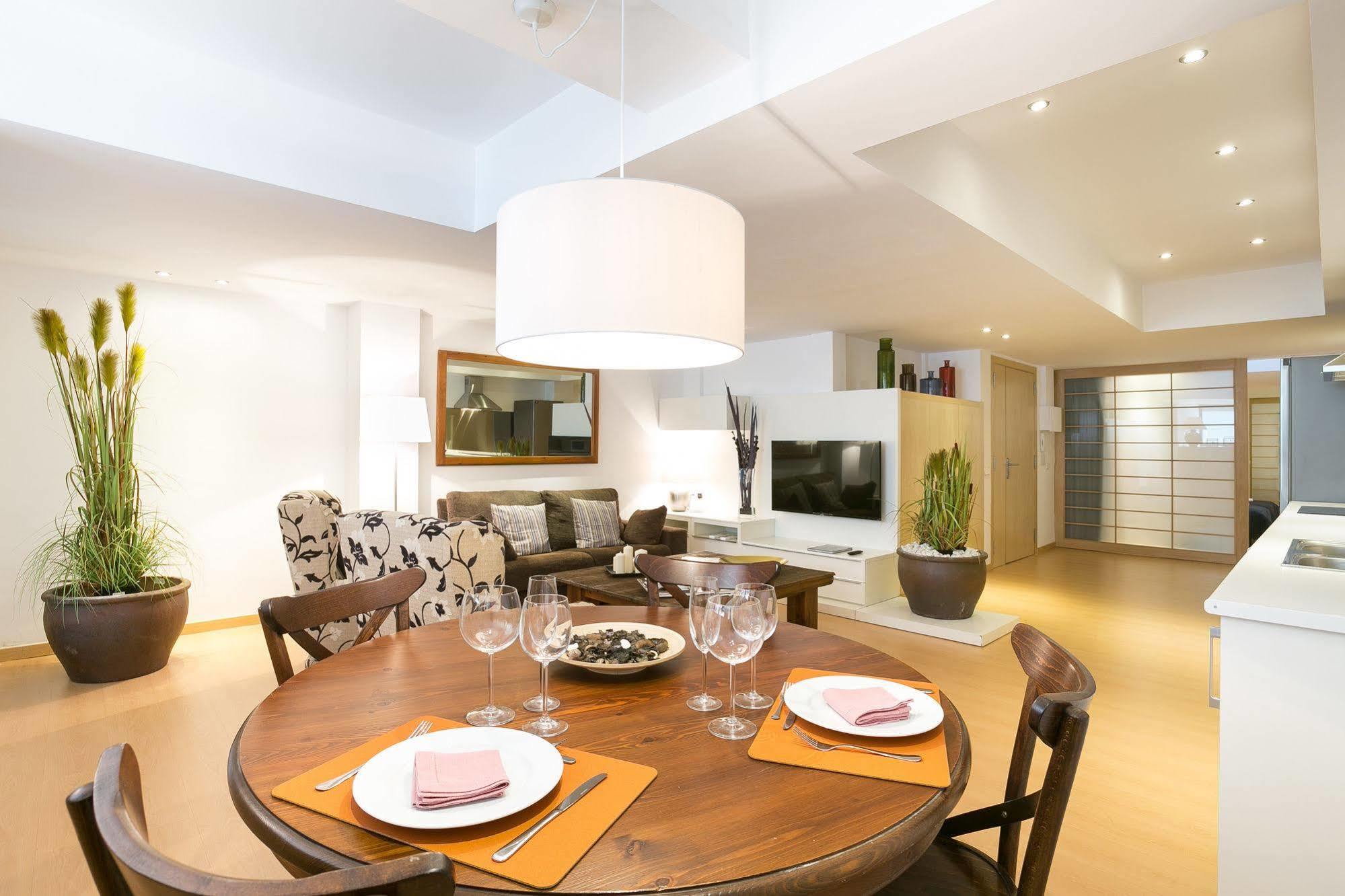 Serennia Cest Apartamentos Arc De Triomf Barselona Dış mekan fotoğraf