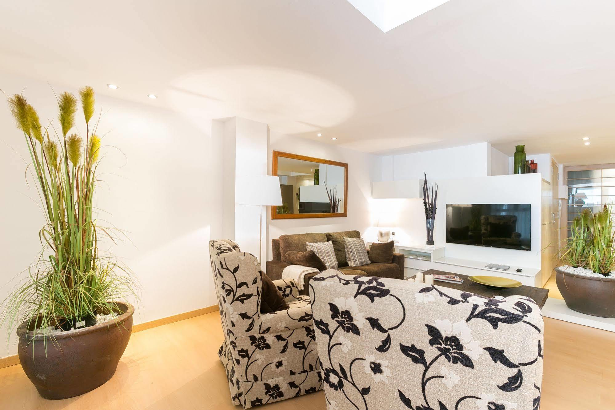 Serennia Cest Apartamentos Arc De Triomf Barselona Dış mekan fotoğraf
