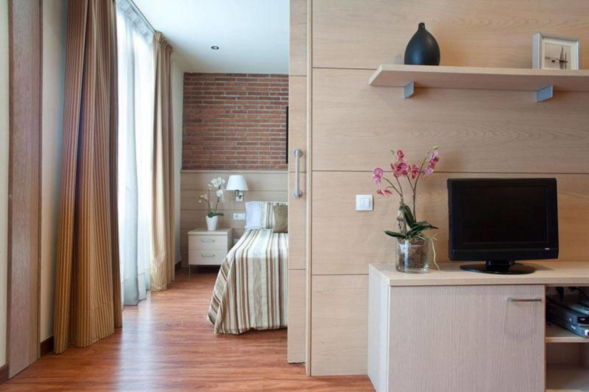 Serennia Cest Apartamentos Arc De Triomf Barselona Dış mekan fotoğraf