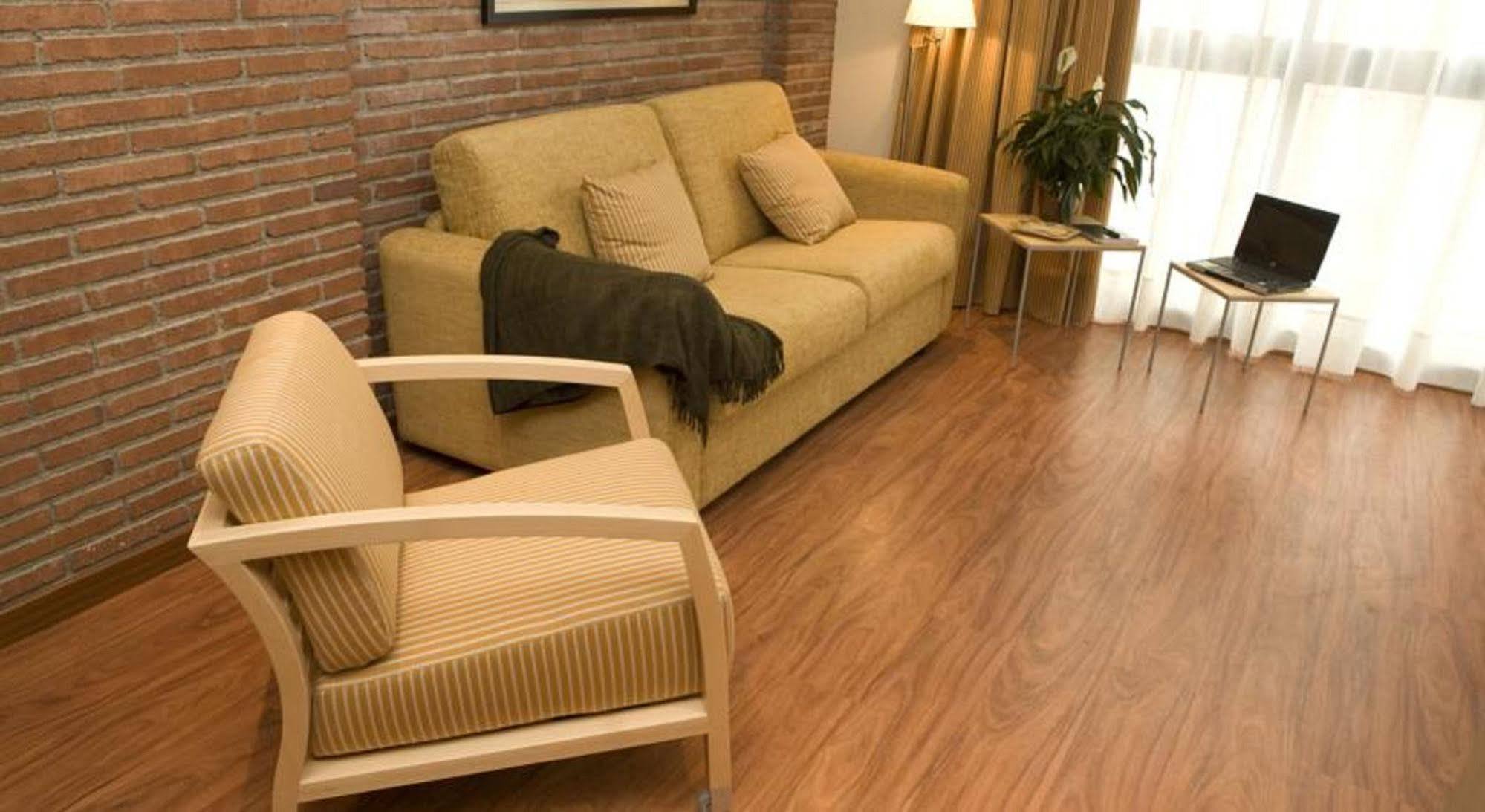 Serennia Cest Apartamentos Arc De Triomf Barselona Dış mekan fotoğraf