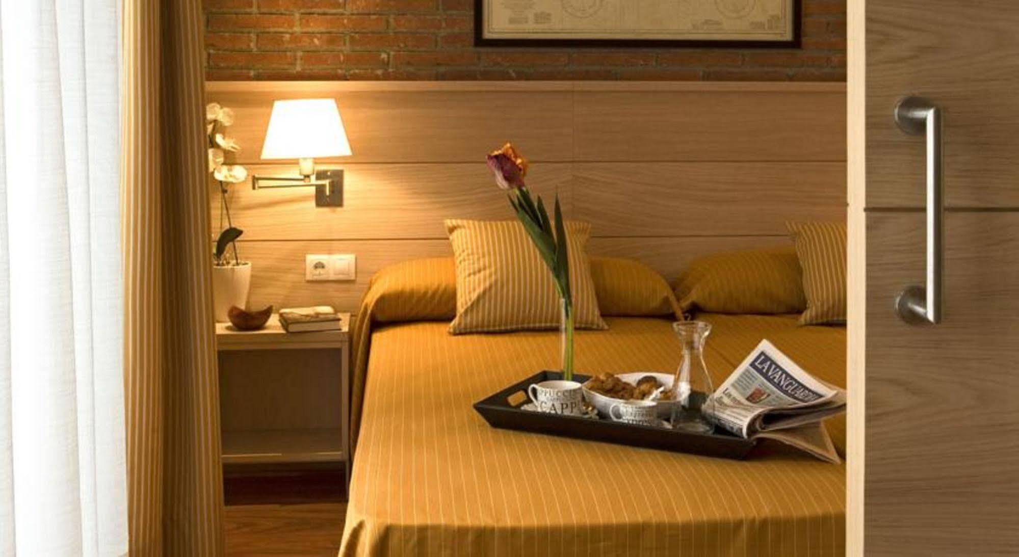 Serennia Cest Apartamentos Arc De Triomf Barselona Dış mekan fotoğraf